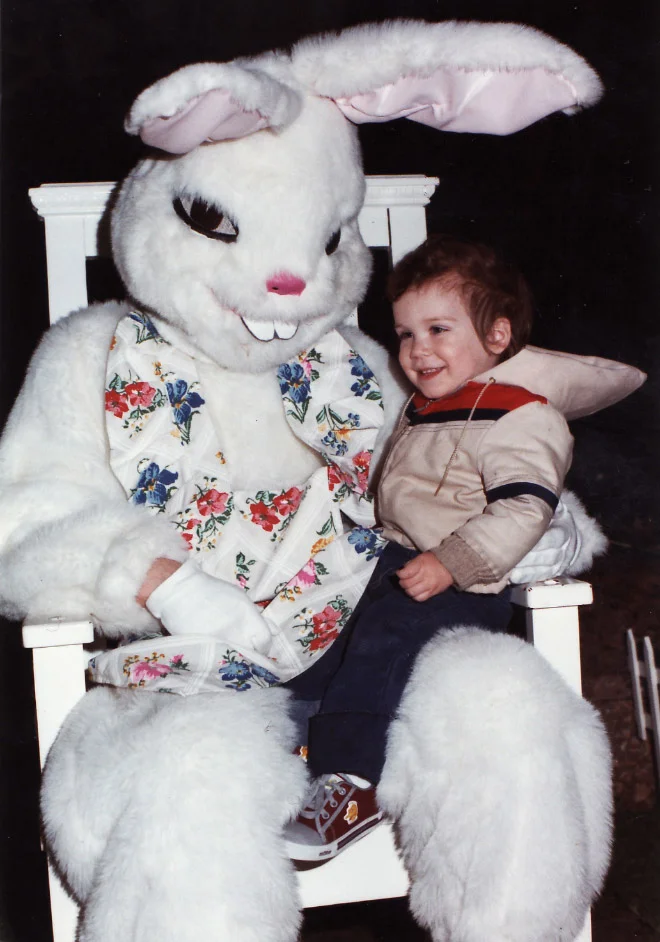 Провальні архівні фото з великоднім кроликом, від яких буде в шоці кожна сучасна дитина - фото 430941