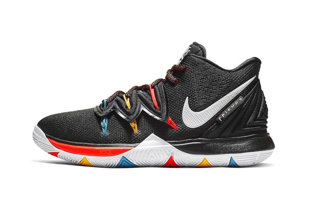 Взуття мрії: Nike присвятила нові кроси серіалу 'Друзі' - фото 430993