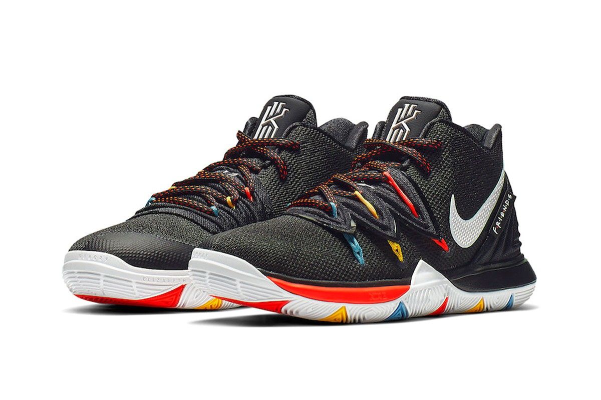 Взуття мрії: Nike присвятила нові кроси серіалу 'Друзі' - фото 430995