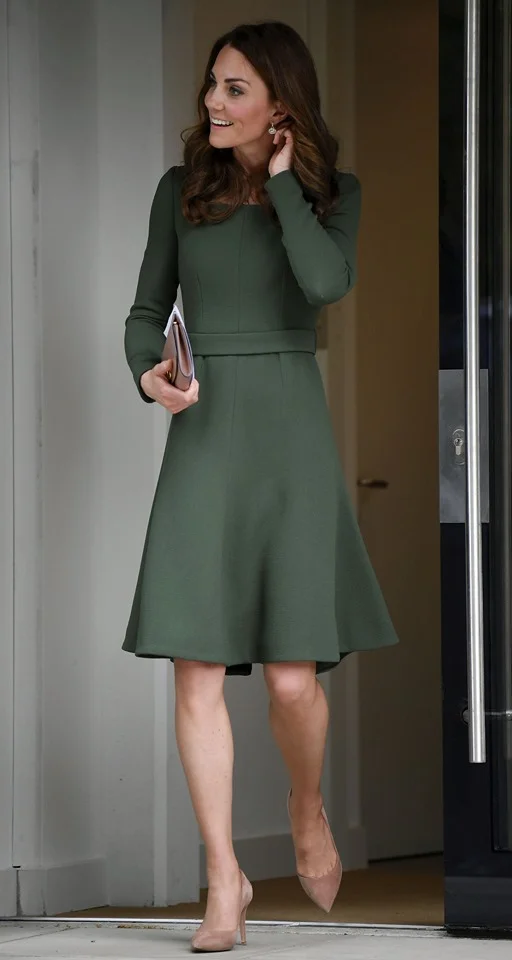 Вихід майбутньої королеви: Кейт Міддлтон знову всіх вразила своїм вишуканим стилем - фото 431330