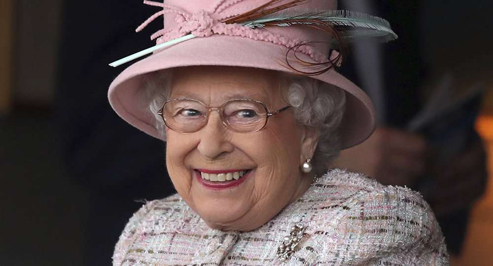 Группа Queen стала богаче Елизаветы II - фото 431738