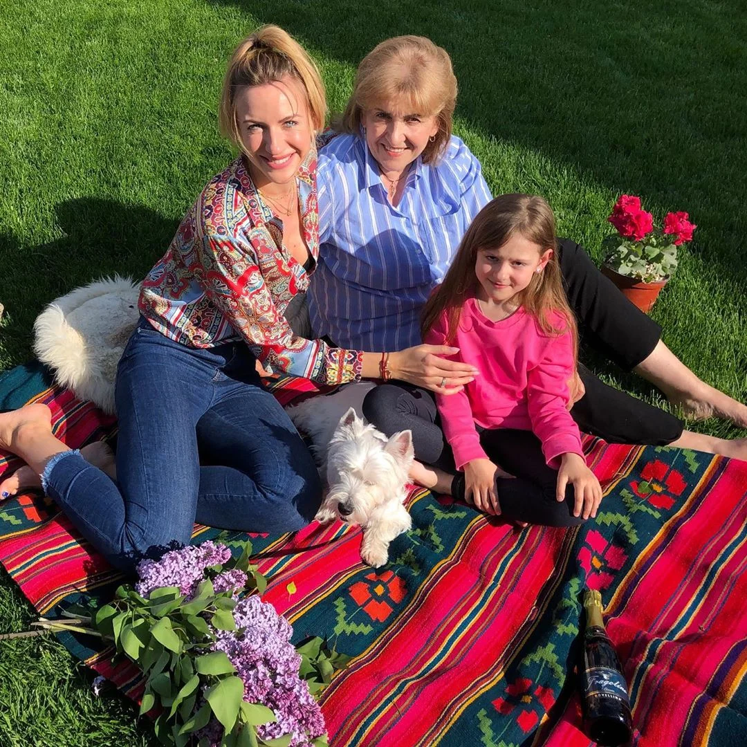 Українські зірки засипали Instagram ніжними фото з матусями, і від них на душі стає тепло - фото 432639