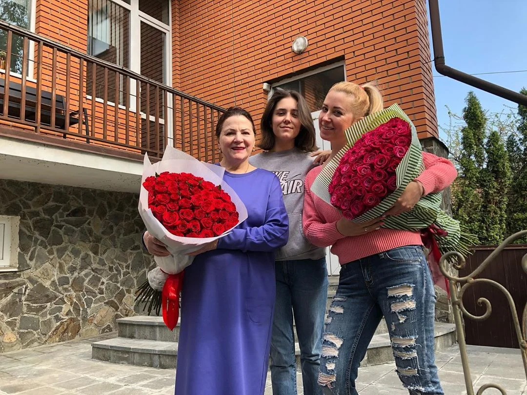 Українські зірки засипали Instagram ніжними фото з матусями, і від них на душі стає тепло - фото 432643