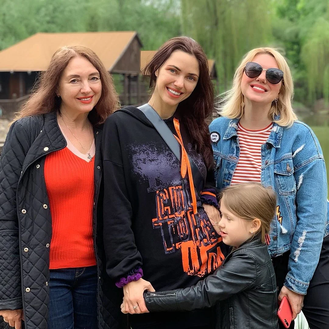 Українські зірки засипали Instagram ніжними фото з матусями, і від них на душі стає тепло - фото 432651