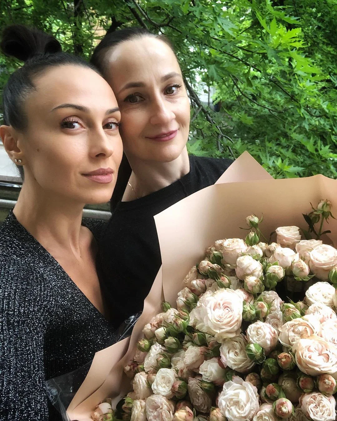 Українські зірки засипали Instagram ніжними фото з матусями, і від них на душі стає тепло - фото 432661