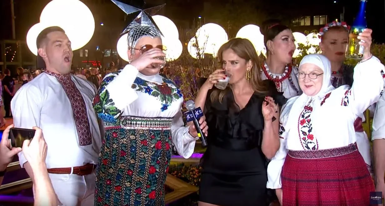 Евровидение 2019: Сердючка выпила шампанского во время прямого эфира открытия конкурса - фото 432707