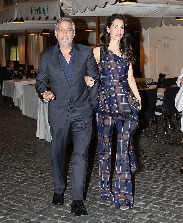 Амаль Клуни очаровала своим модным образом на свидании с любимым Джорджем - фото 432742