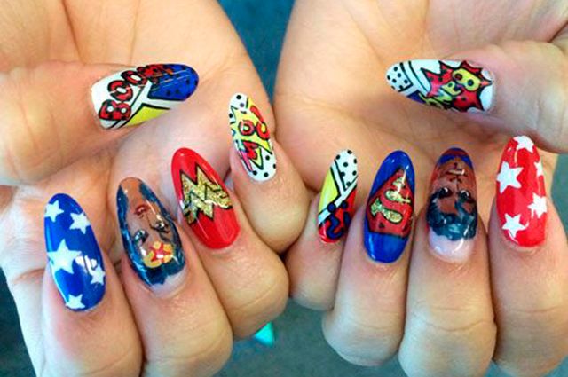 Эффектный маникюр звезд, который доказывает, что nail-дизайн – тоже искусство - 433407 Эффектный маникюр звезд, который доказывает, что nail-дизайн – тоже искусство - фото 433407