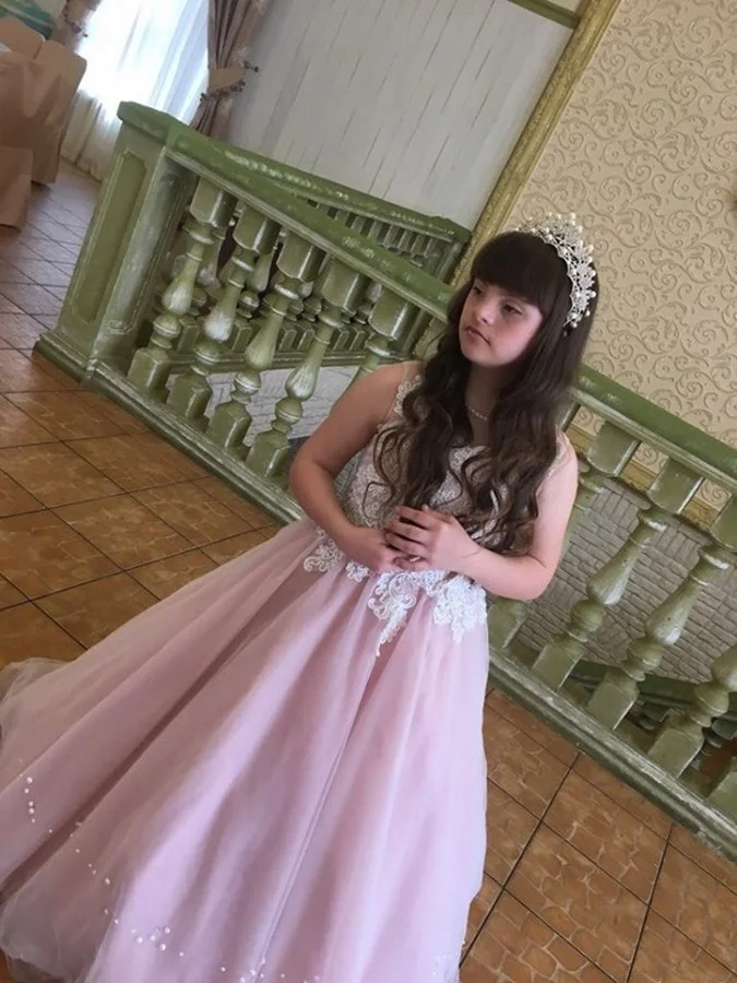 Украинка с необычной внешностью победила в международном детском конкурсе красоты - фото 433610