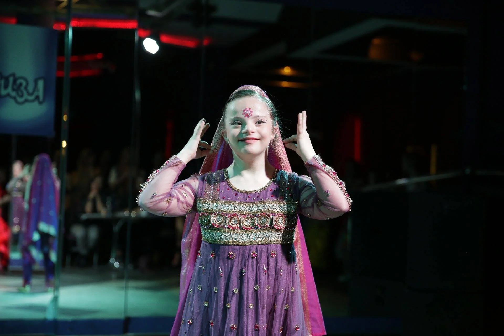 Українка з незвичайною зовнішністю перемогла у міжнародному дитячому конкурсі краси - фото 433611