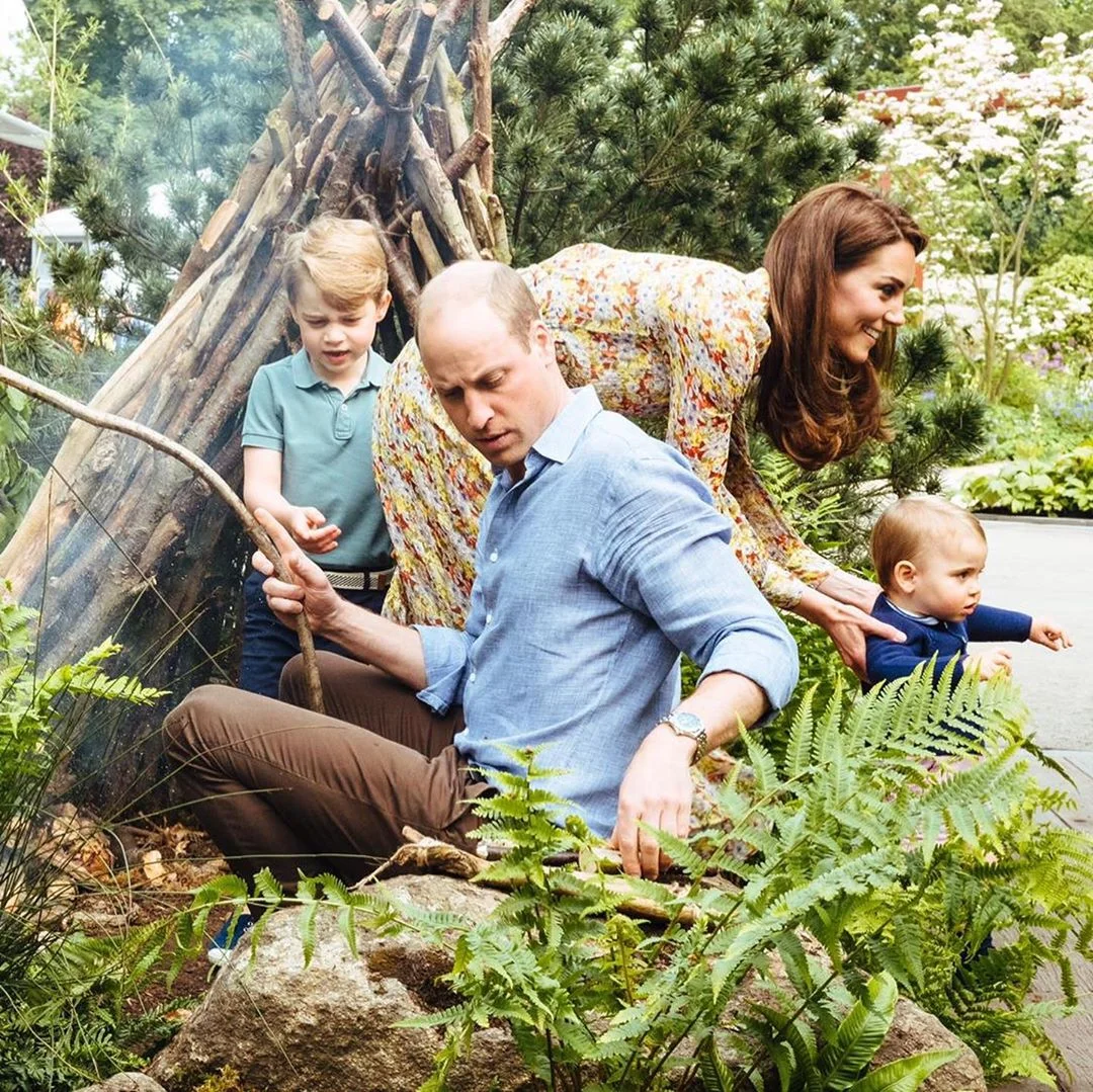 Кейт Миддлтон и принц Уильям показали в новой съемке, насколько они крутые родители - фото 434068