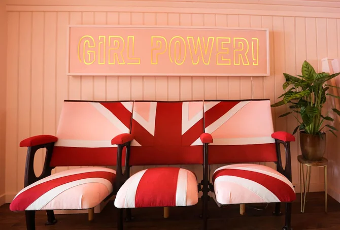 На Airbnb тепер можна орендувати автобус Spice Girls - фото 434125