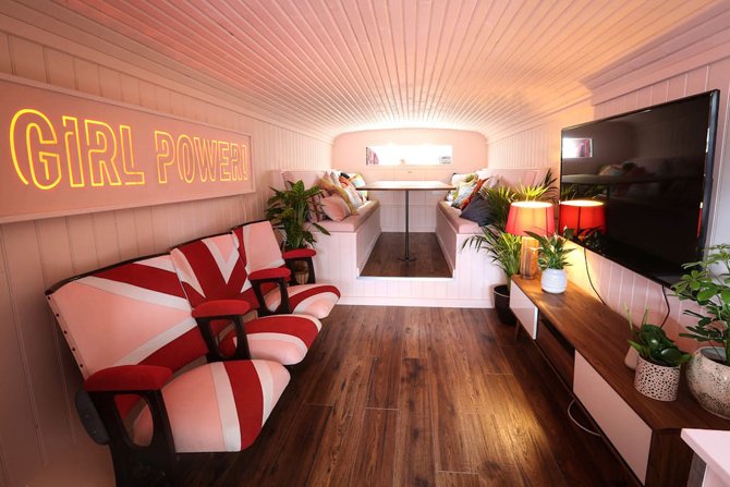 На Airbnb теперь можно арендовать автобус Spice Girls - фото 434131