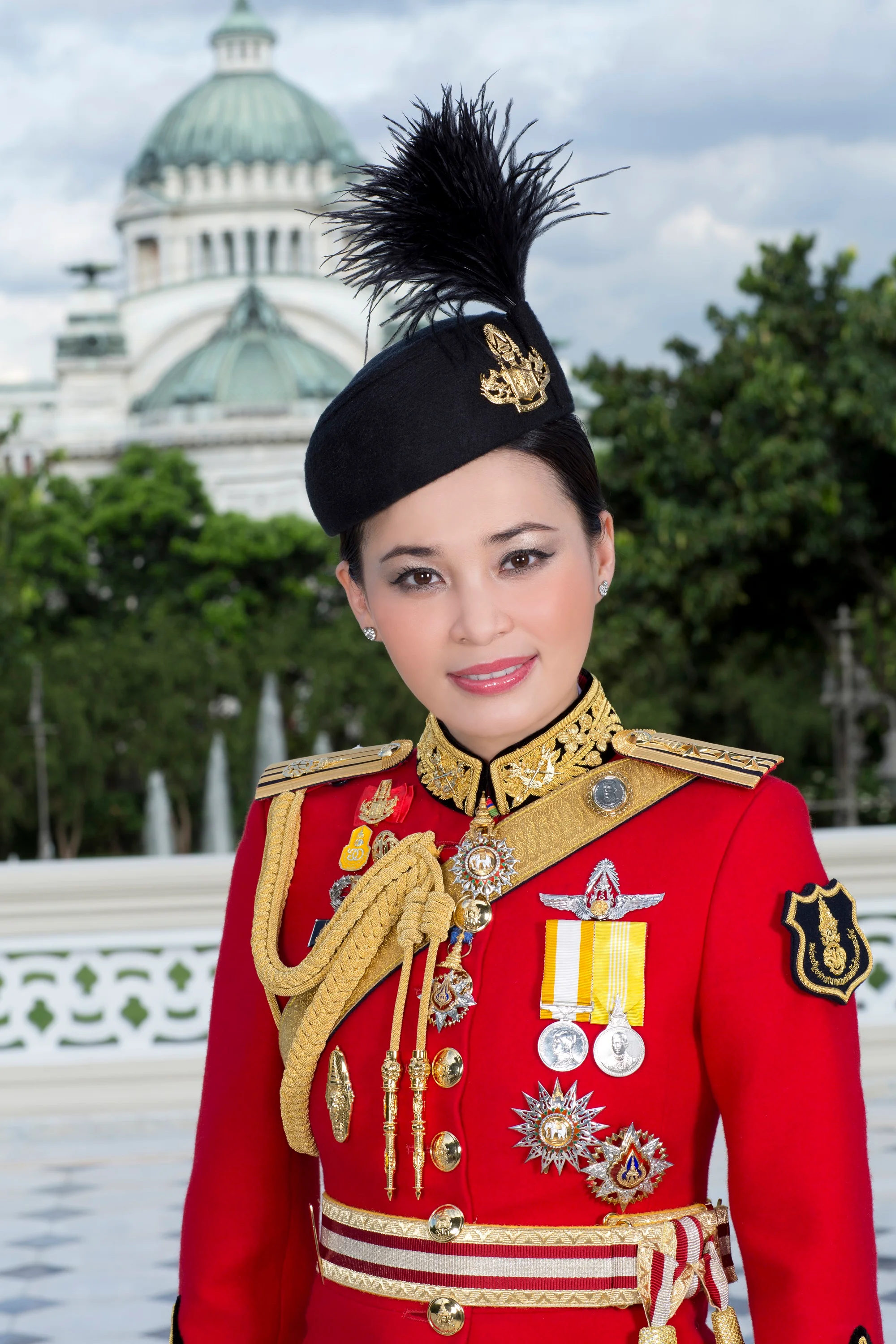 З’явилися перші офіційні фото королеви Таїланду, і вони зовсім не схожі на портрет Меган - фото 434522