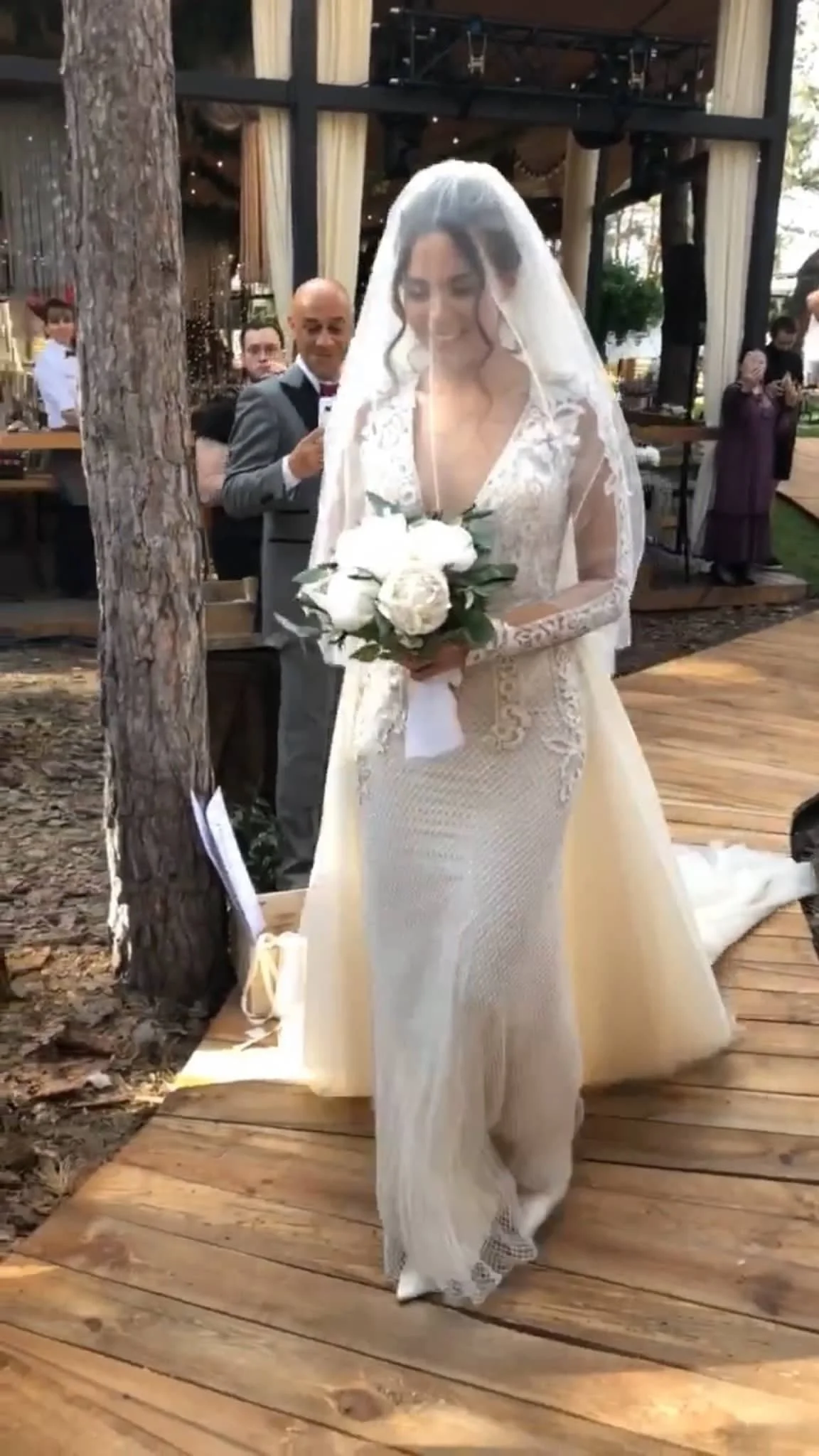 Настя Каменских и Потап поженились: свадебное платье невесты - фото 434929