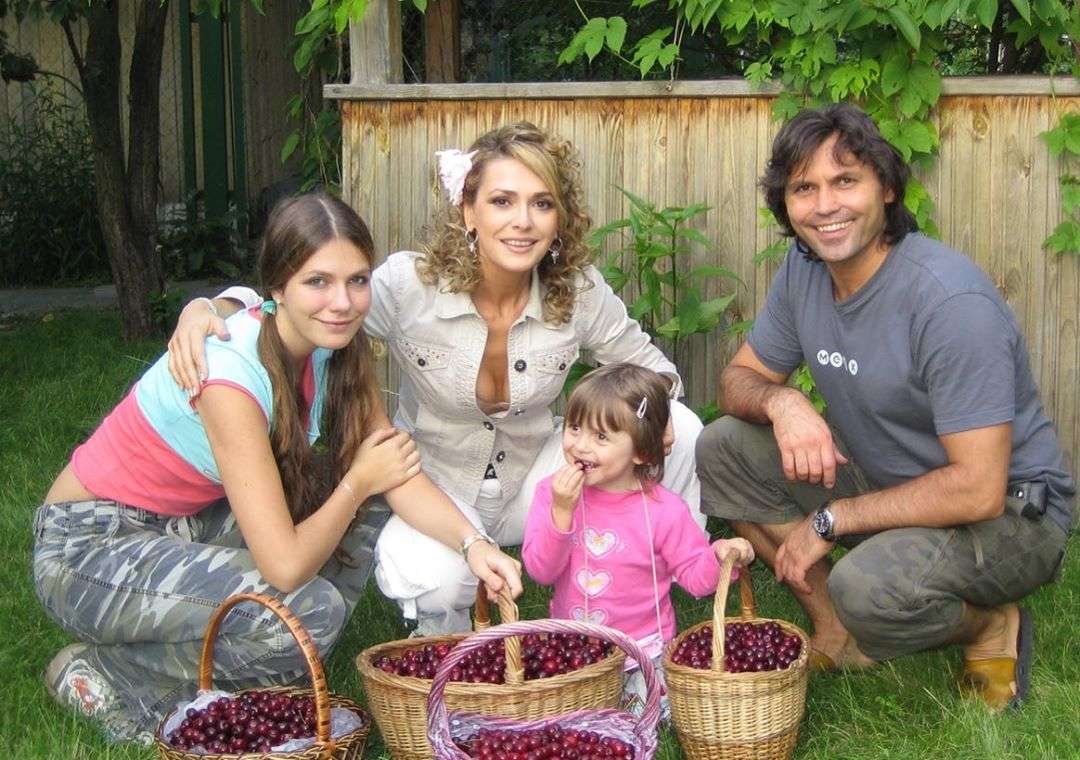 Ольга Сумська з сім'єю - фото 435147