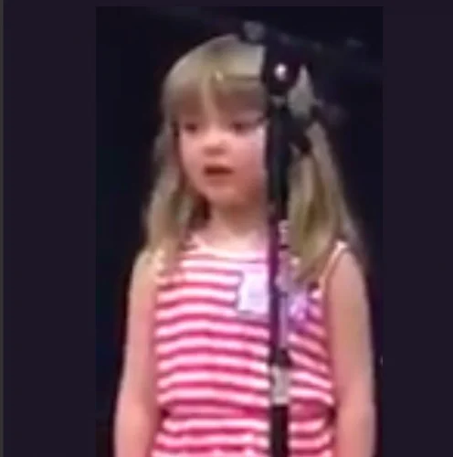 Малюк із цього відео не хоче співати дитячу пісню, бо є чудовий сингл із 'Зоряних війн' - фото 435767