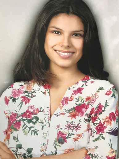 Michelle Andrade на випускному - фото 436090