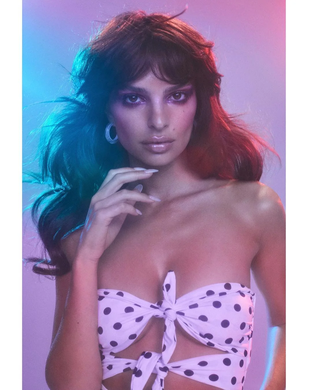 Эмили Ратажковски показала идеальную фигуру в крошечных бикини в новой фотосессии - фото 436541