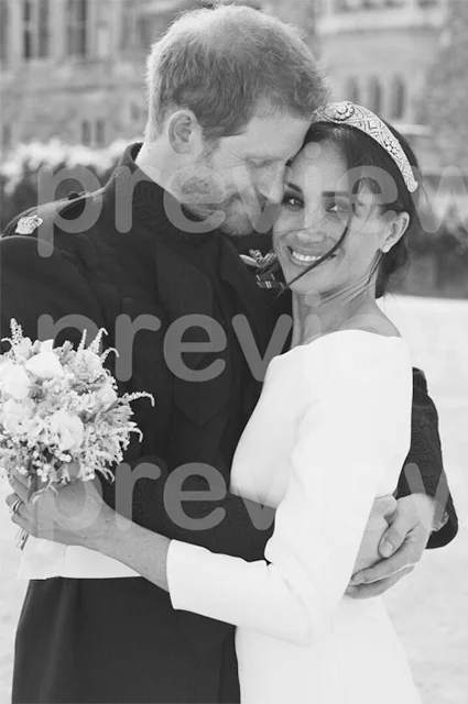 Мережа 'гуде' через невідоме весільне фото Меган і Гаррі, яке незаконно 'злили' хакери - фото 436622