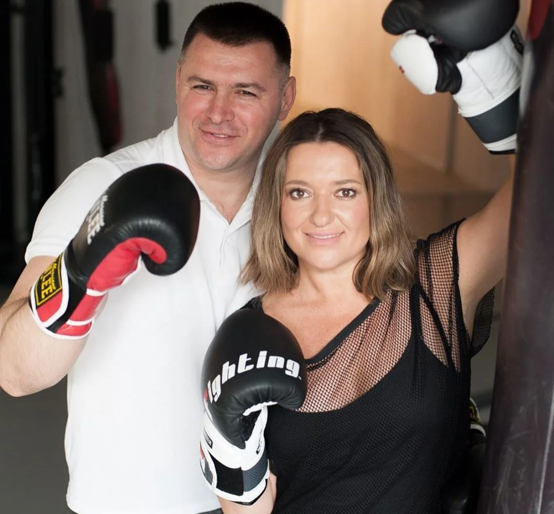 У свої 43 роки Наталя Могилевська зайнялася боксом, і на фото вона - ще та люта суперниця - фото 436764