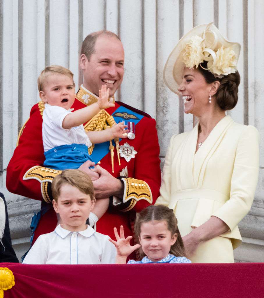 Крошечный принц Луи впервые дебютировал на публике, и его эмоции - бесценные - фото 436887