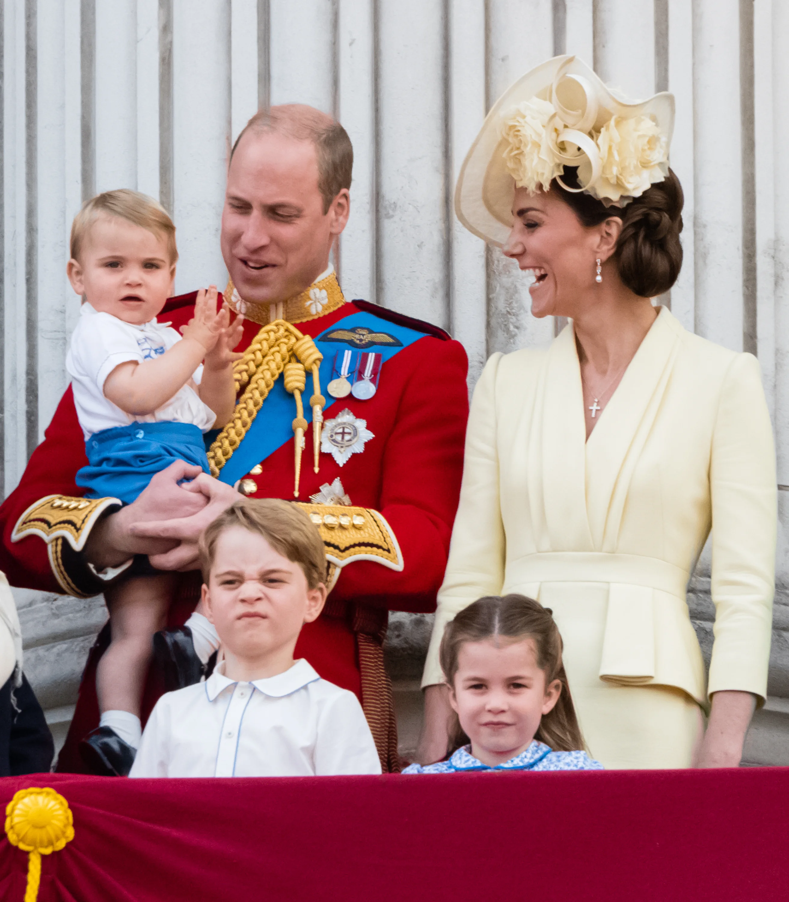 Крошечный принц Луи впервые дебютировал на публике, и его эмоции - бесценные - фото 436888