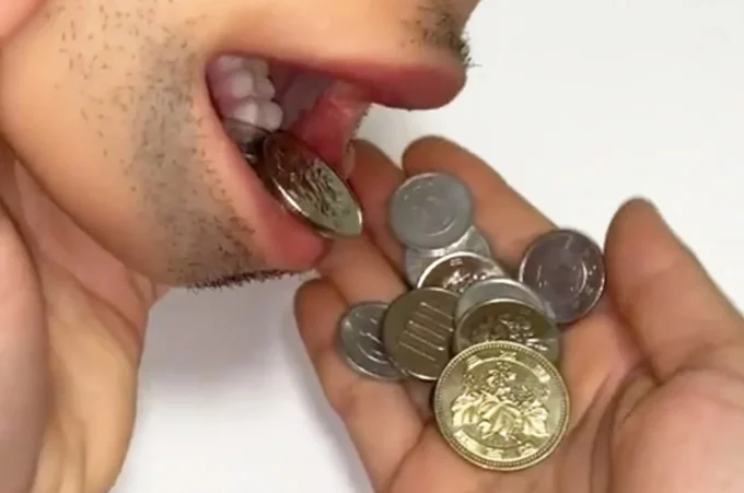 Гаманець у формі рота, що захищає гроші зубами - японська новинка, яка підірве твій мозок - фото 436906