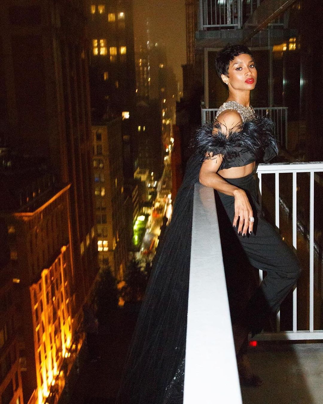 Сіара кардинально змінила імідж, і тепер немов жінка-кішка - 437468 Сіара кардинально змінила імідж, і тепер немов жінка-кішка - фото 437468