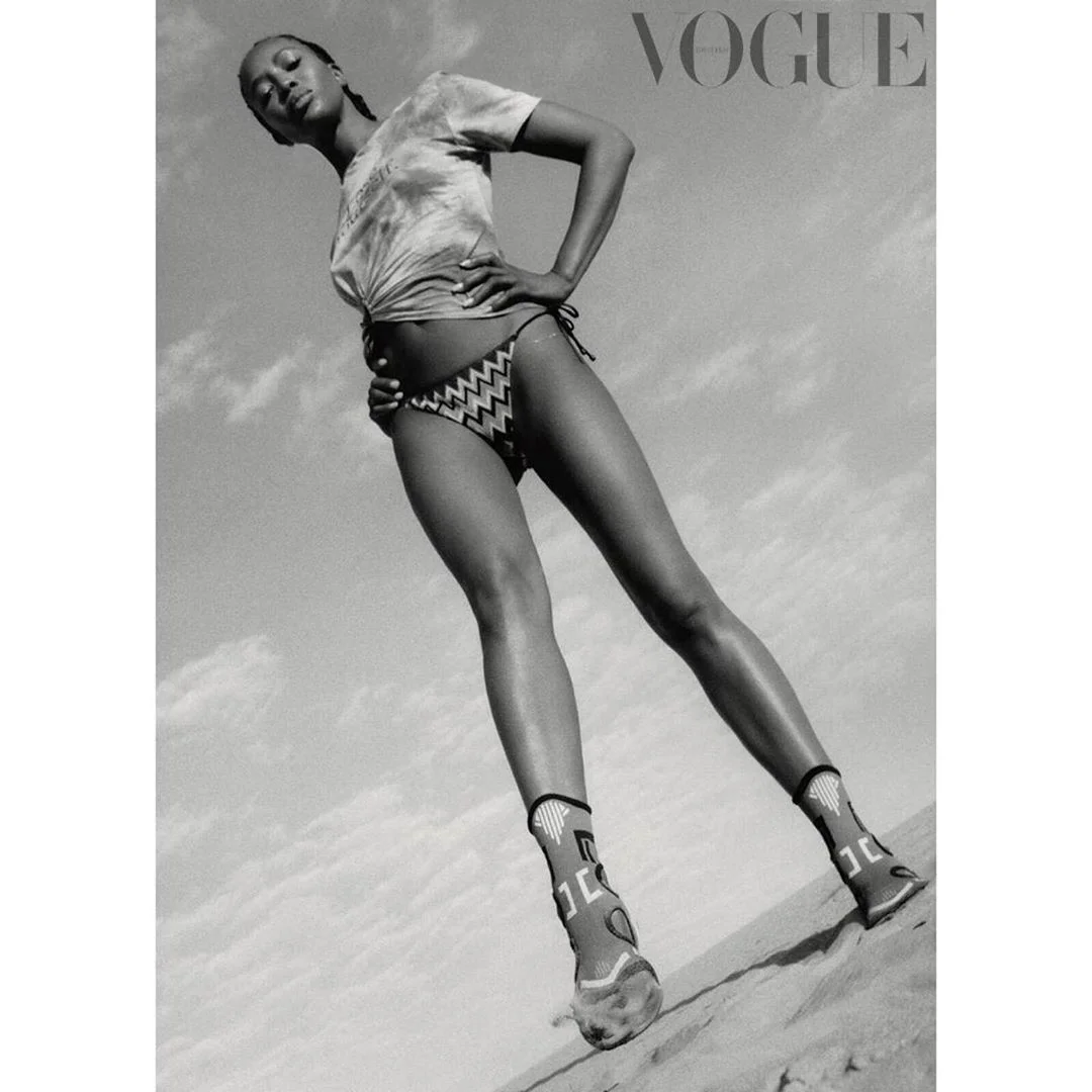 Голі діти Повністю гола 49-річна Наомі Кемпбелл влаштувала еротичну фотосесію посеред пустелі – Люкс ФМ