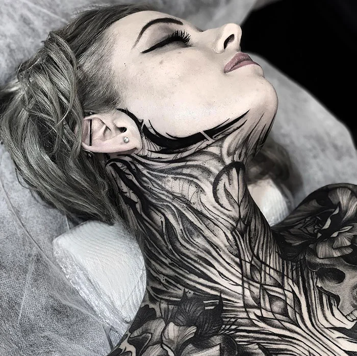 20 татуировок на шее от людей, которым плевать на обычное представление о красоте - фото 437797