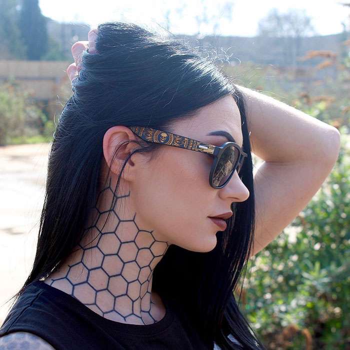 20 татуировок на шее от людей, которым плевать на обычное представление о красоте - фото 437798