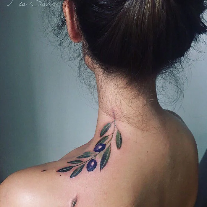 20 татуювань на шиї від людей, яким чхати на звичайне уявлення про красу - фото 437802