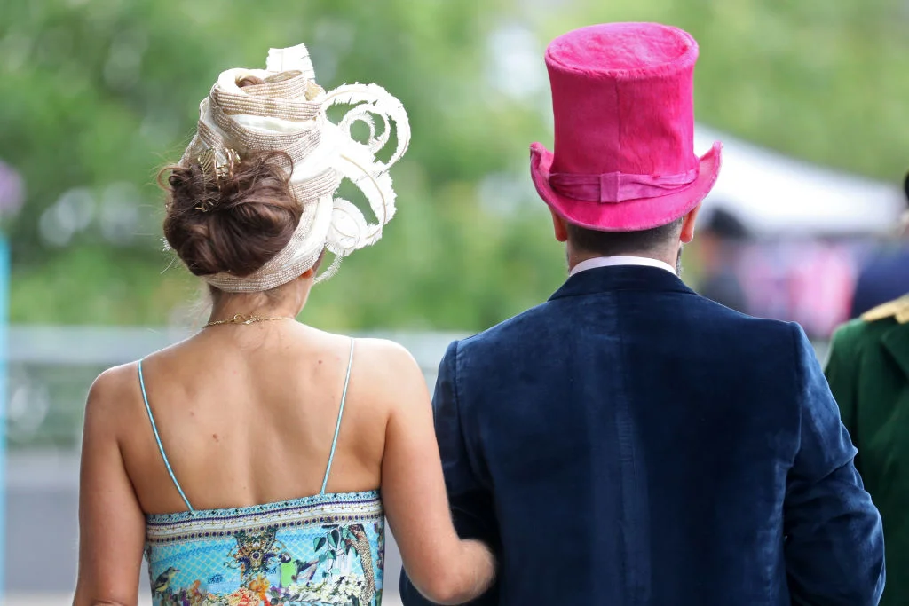 Причудливые и безумные шляпки британок на королевских скачках Royal Ascot 2019 - фото 438574