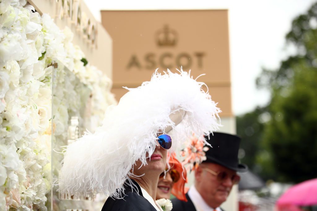 Причудливые и безумные шляпки британок на королевских скачках Royal Ascot 2019 - 438581 Причудливые и безумные шляпки британок на королевских скачках Royal Ascot 2019 - фото 438581