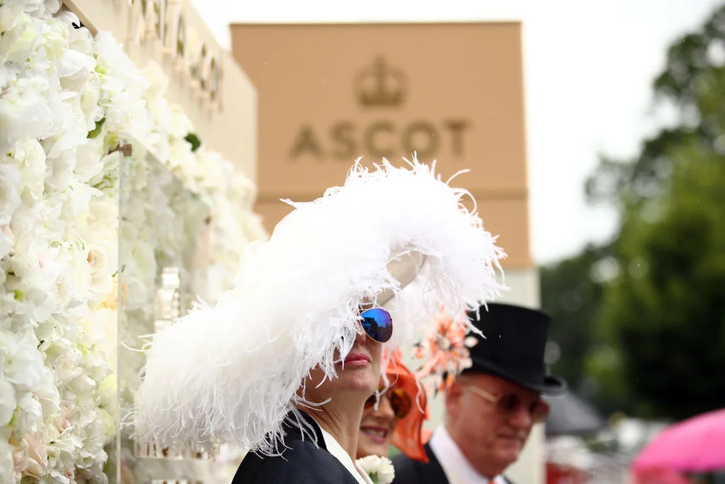 Причудливые и безумные шляпки британок на королевских скачках Royal Ascot 2019 - фото 438581