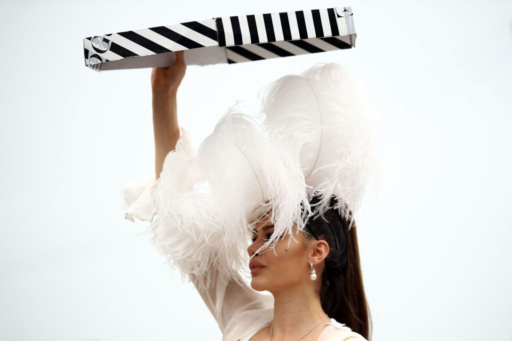 Причудливые и безумные шляпки британок на королевских скачках Royal Ascot 2019 - 438582 Причудливые и безумные шляпки британок на королевских скачках Royal Ascot 2019 - фото 438582