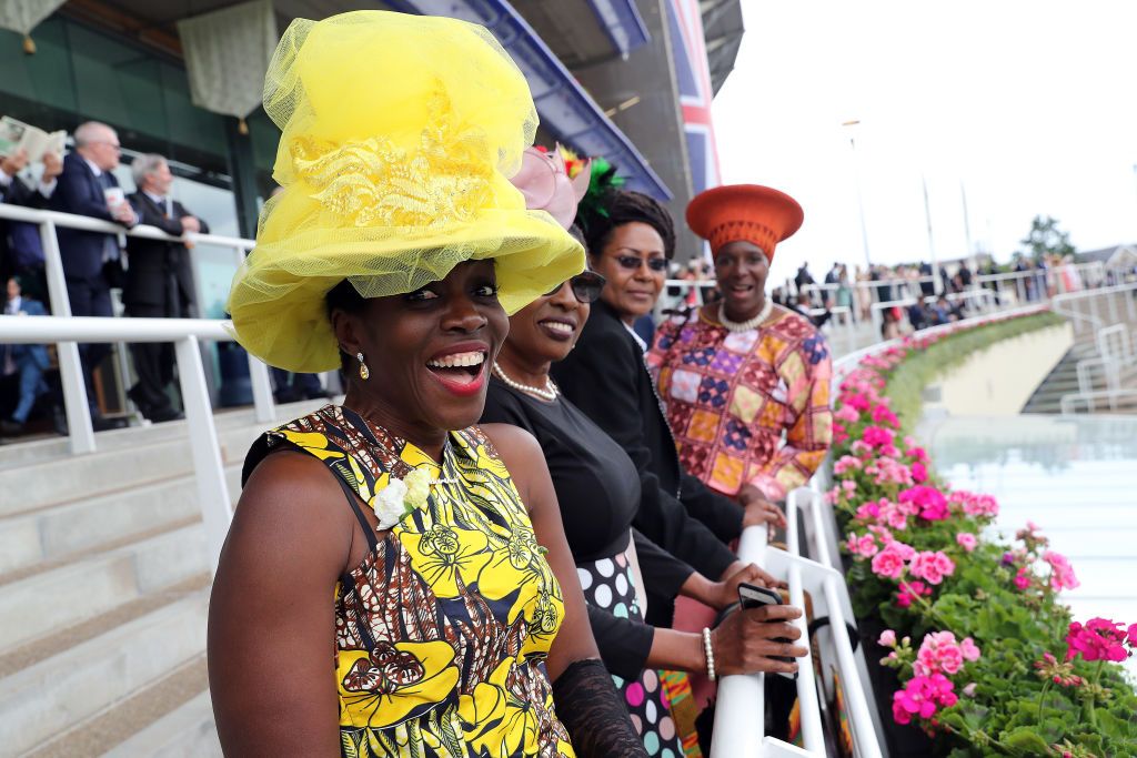 Причудливые и безумные шляпки британок на королевских скачках Royal Ascot 2019 - 438586 Причудливые и безумные шляпки британок на королевских скачках Royal Ascot 2019 - фото 438586