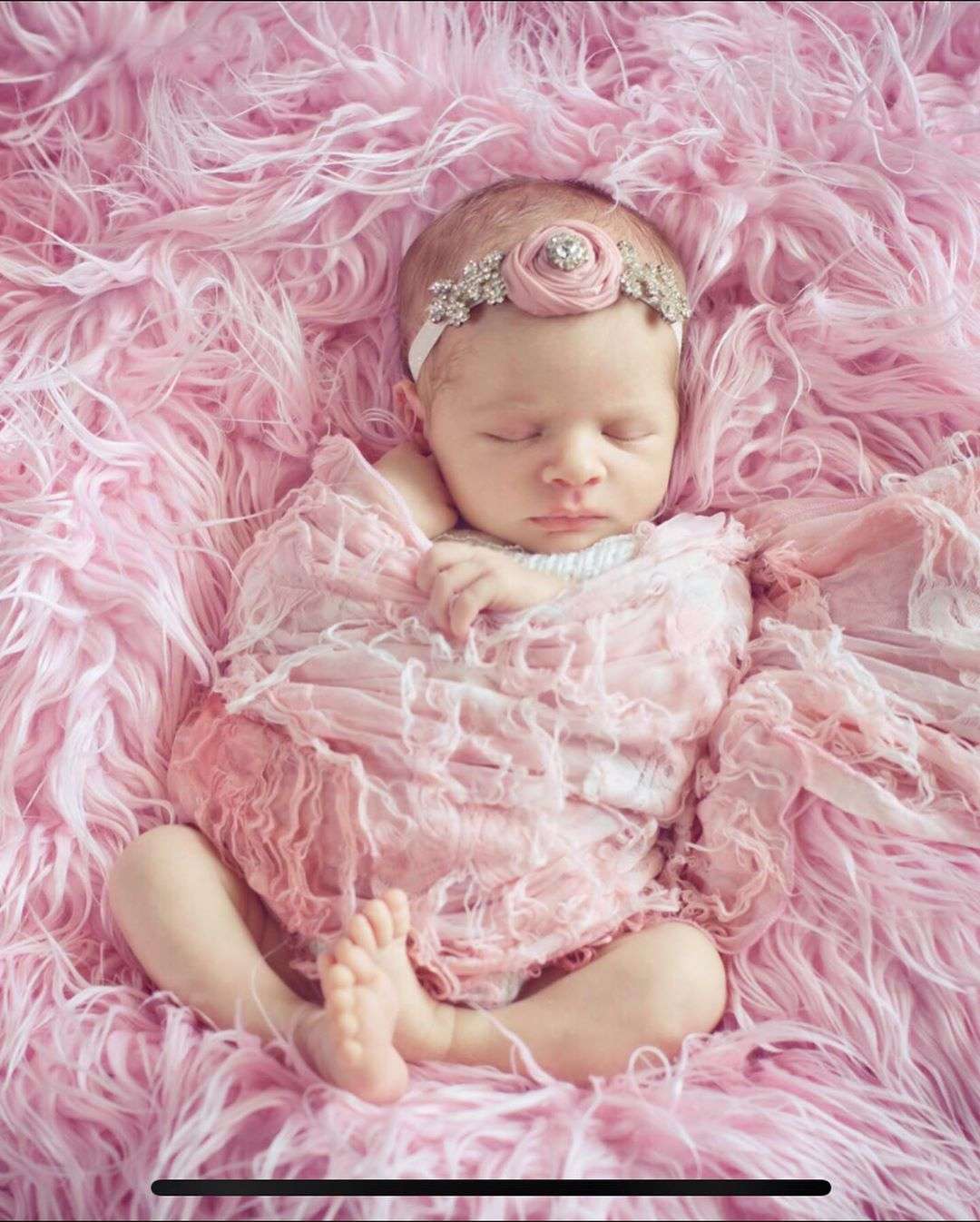 В первый день рождения дочери Юлия Думанская показала, как выросла ее кроха - фото 438639