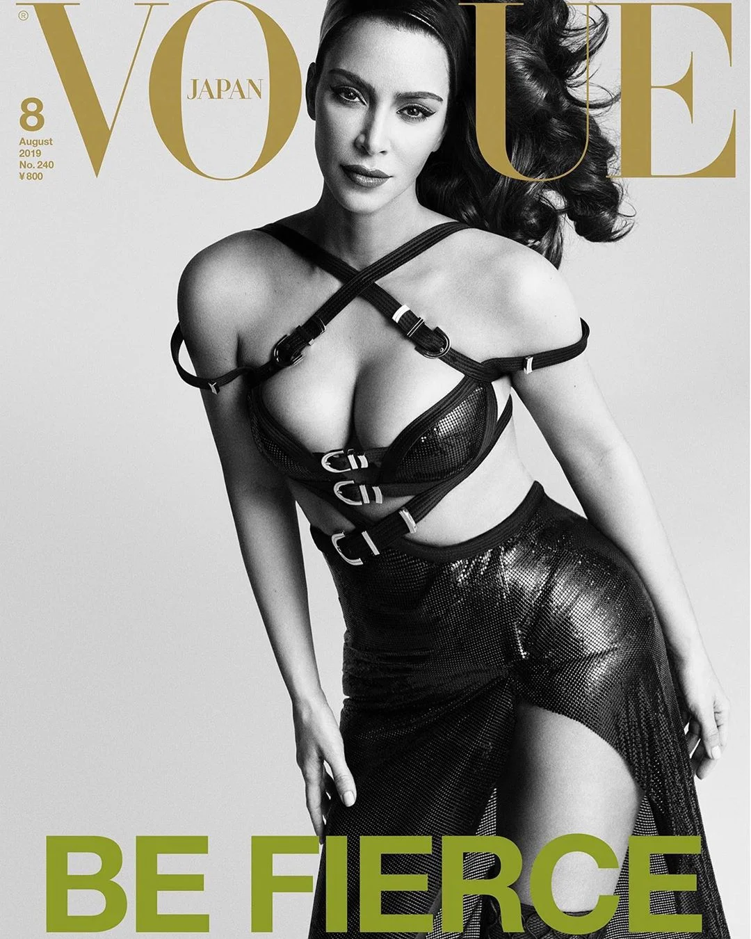 Сексапильная Ким Кардашьян украсила страницы модного журнала Vogue - фото 438827