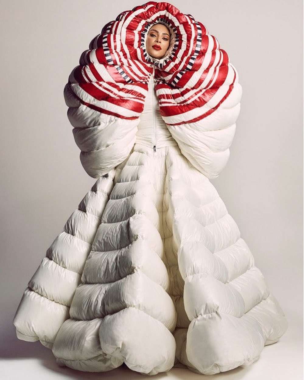 Сексапильная Ким Кардашьян украсила страницы модного журнала Vogue - фото 438828