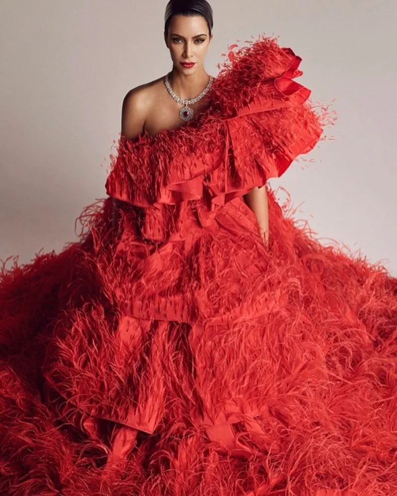 Сексапильная Ким Кардашьян украсила страницы модного журнала Vogue - фото 438829