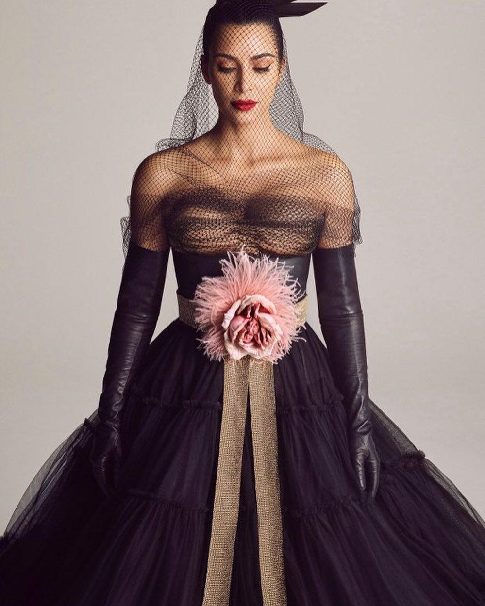 Сексапільна Кім Кардашьян прикрасила сторінки модного журналу Vogue - 438833 Сексапільна Кім Кардашьян прикрасила сторінки модного журналу Vogue - фото 438833