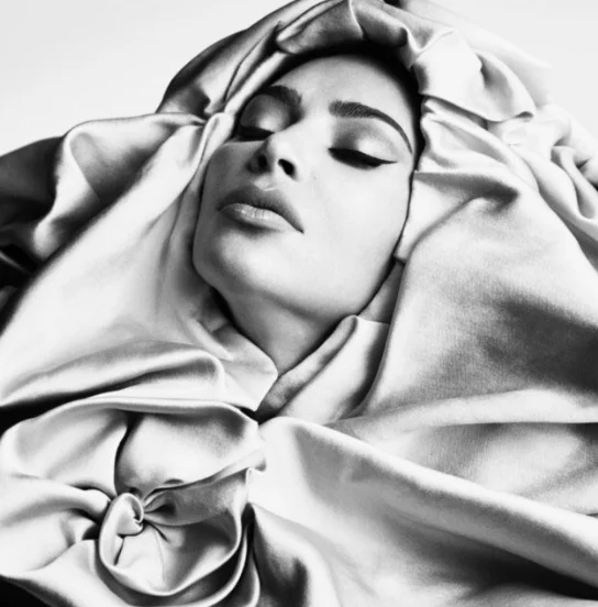 Сексапильная Ким Кардашьян украсила страницы модного журнала Vogue - фото 438835