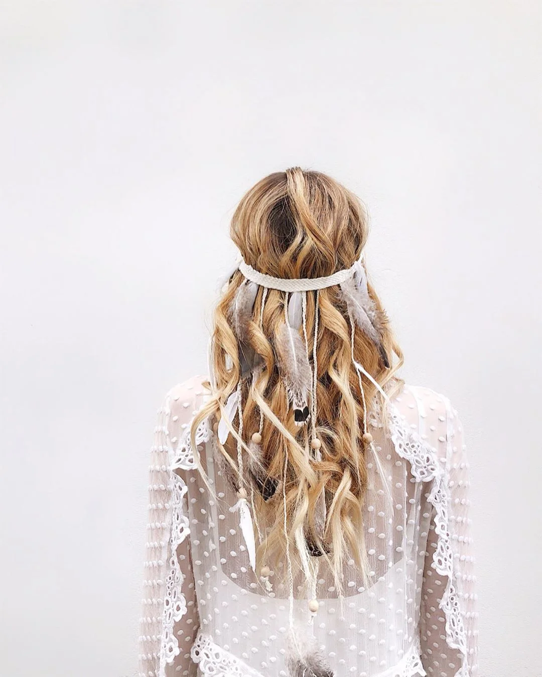 Весільні зачіски 2019: фото кращих варіантів укладок для нареченої - фото 438871