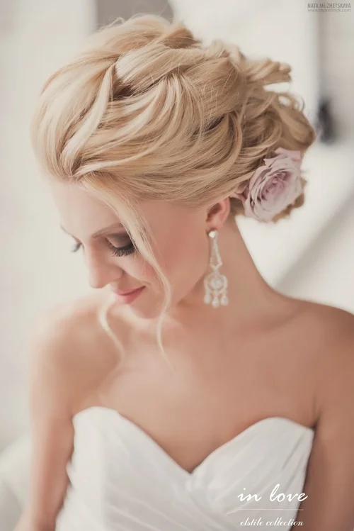 Весільні зачіски 2019: фото кращих варіантів укладок для нареченої - фото 438878