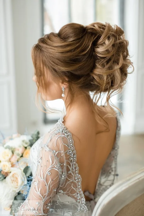 Весільні зачіски 2019: фото кращих варіантів укладок для нареченої - фото 438886