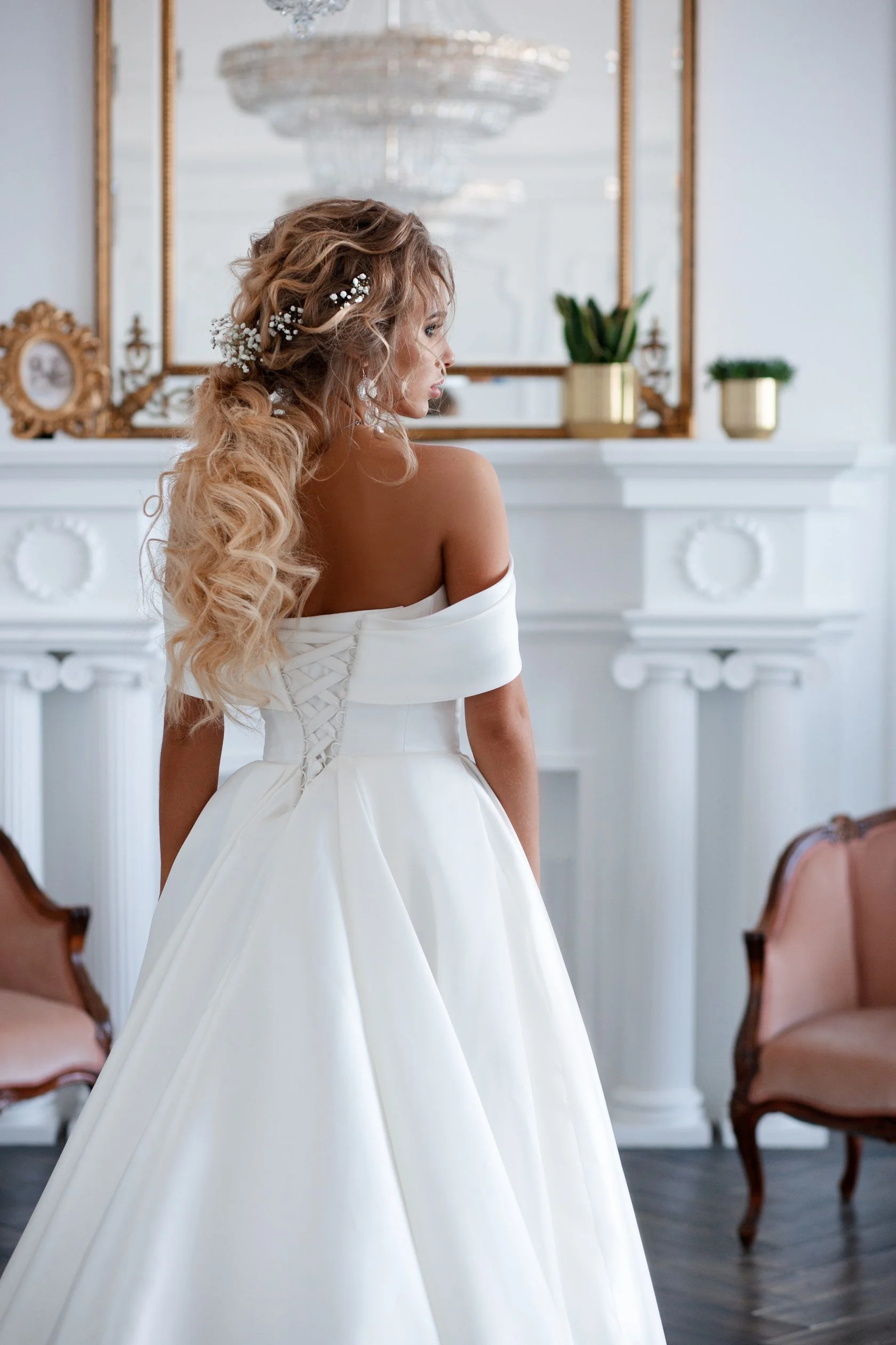 Свадебные прически 2019: фото лучших вариантов укладок для невесты - фото 438891