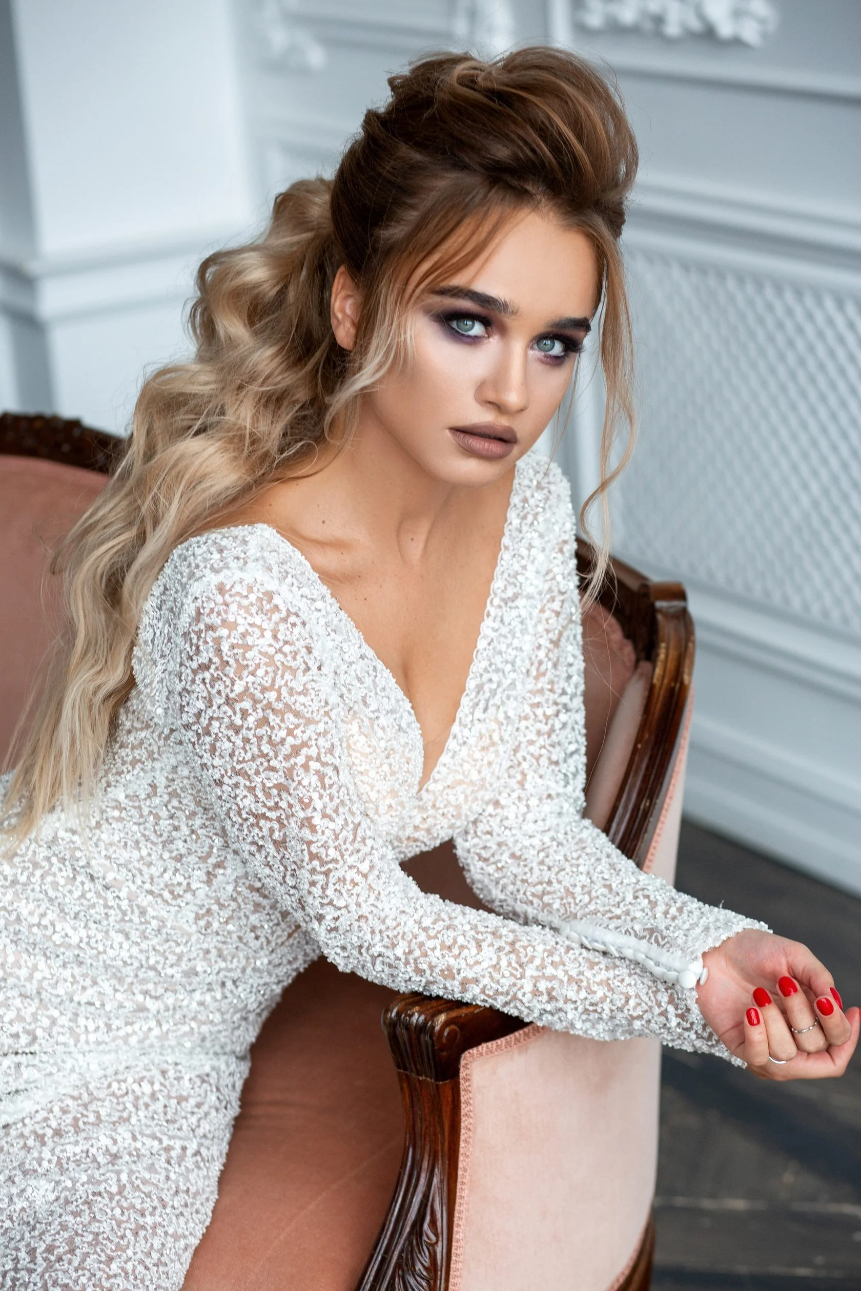 Весільні зачіски 2019: фото кращих варіантів укладок для нареченої - фото 438892