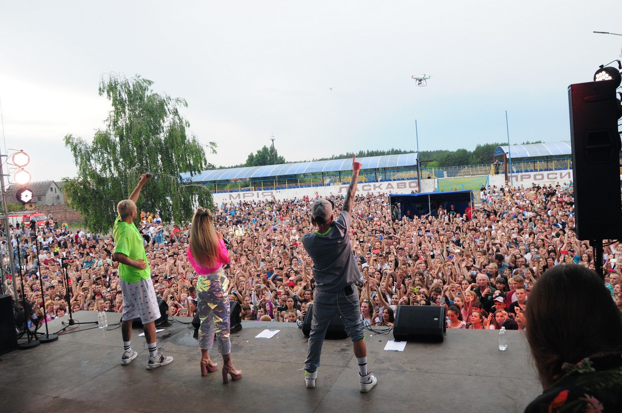 LuxFmPartyTour: Мішель Андраде та MOZGI розкачали місто Сарни! - фото 438938